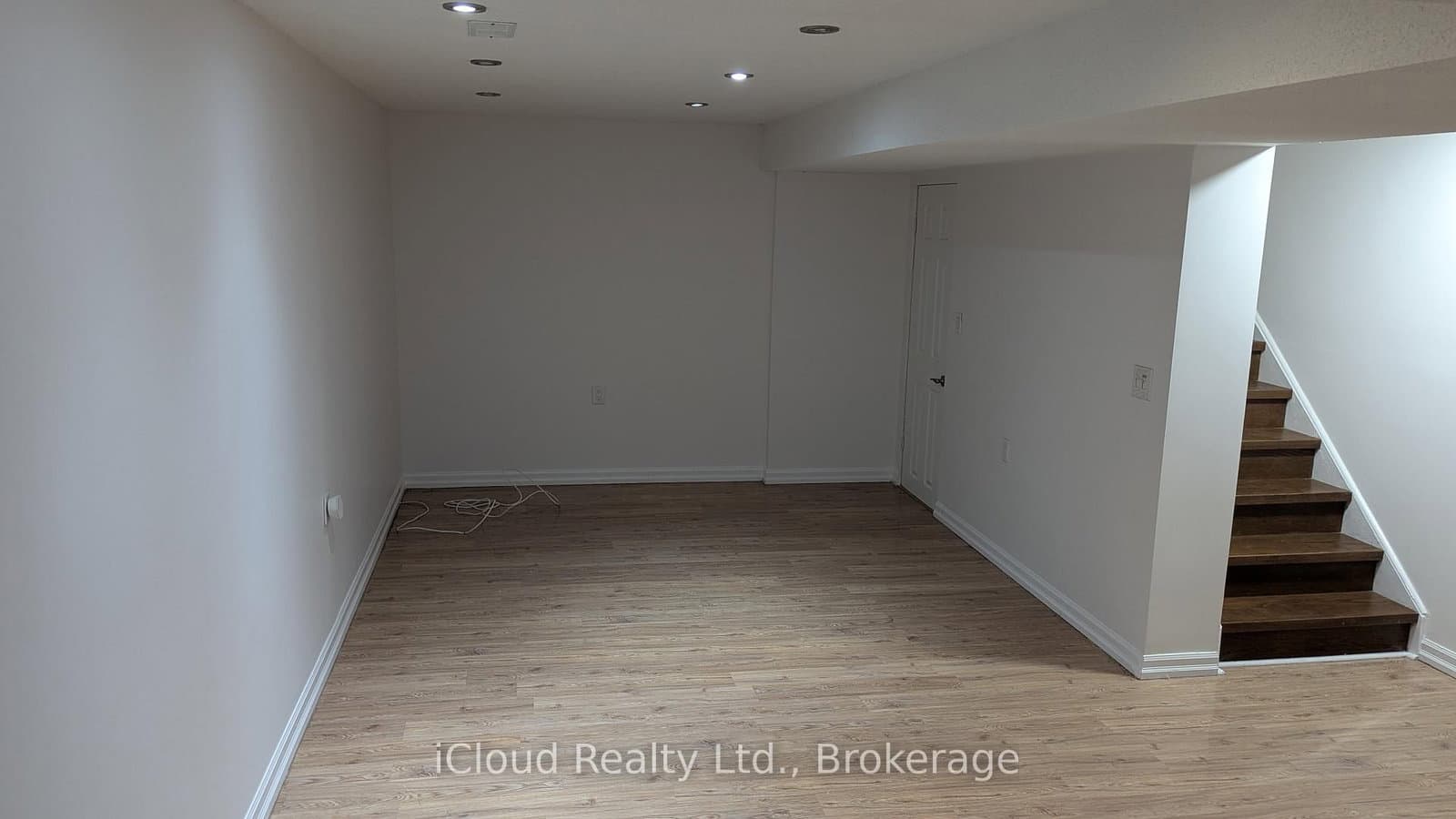 53 Seward Crescent, Unit Lower Level thumbnail 4