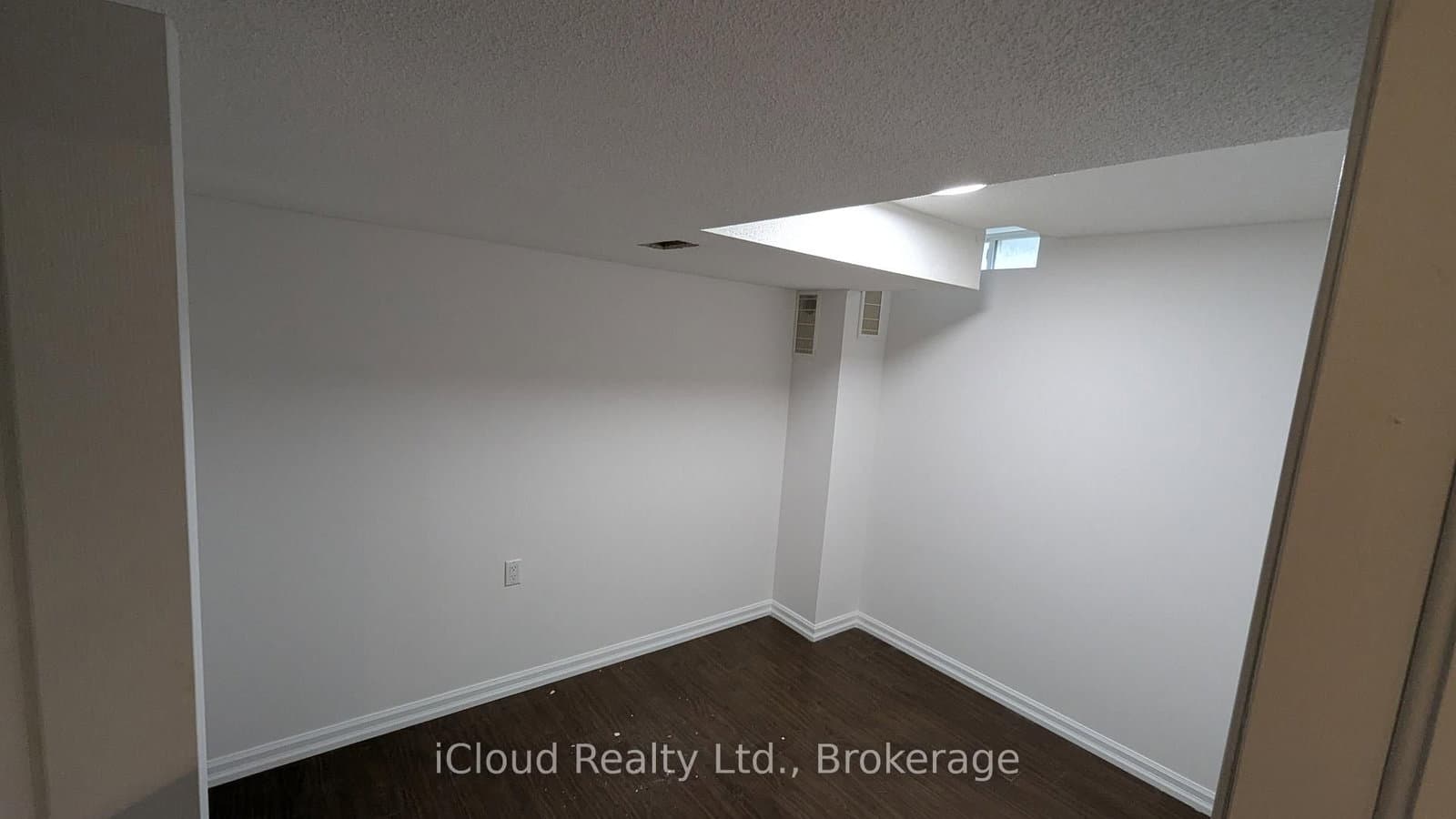 53 Seward Crescent, Unit Lower Level thumbnail 8