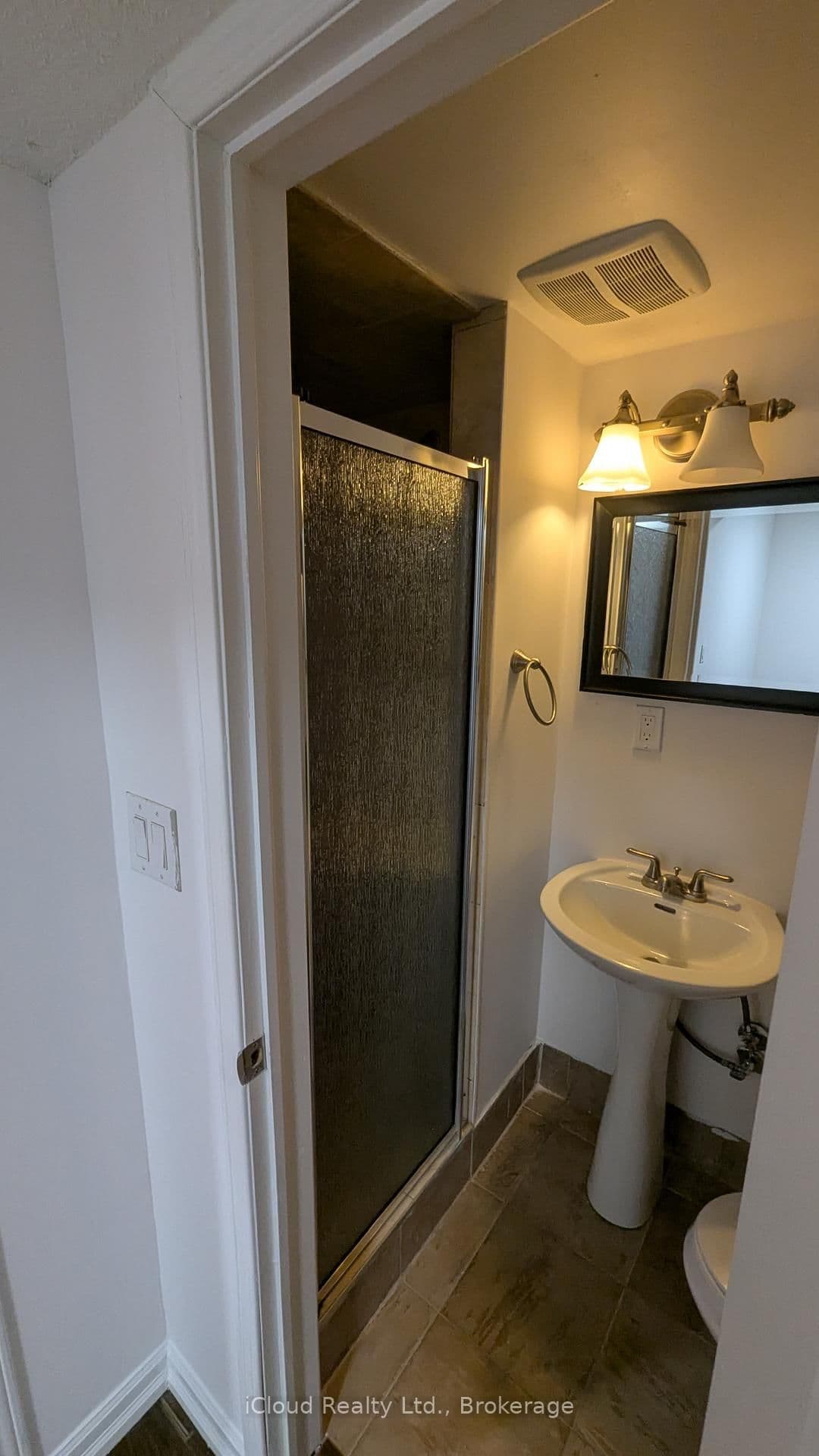 53 Seward Crescent, Unit Lower Level thumbnail 9
