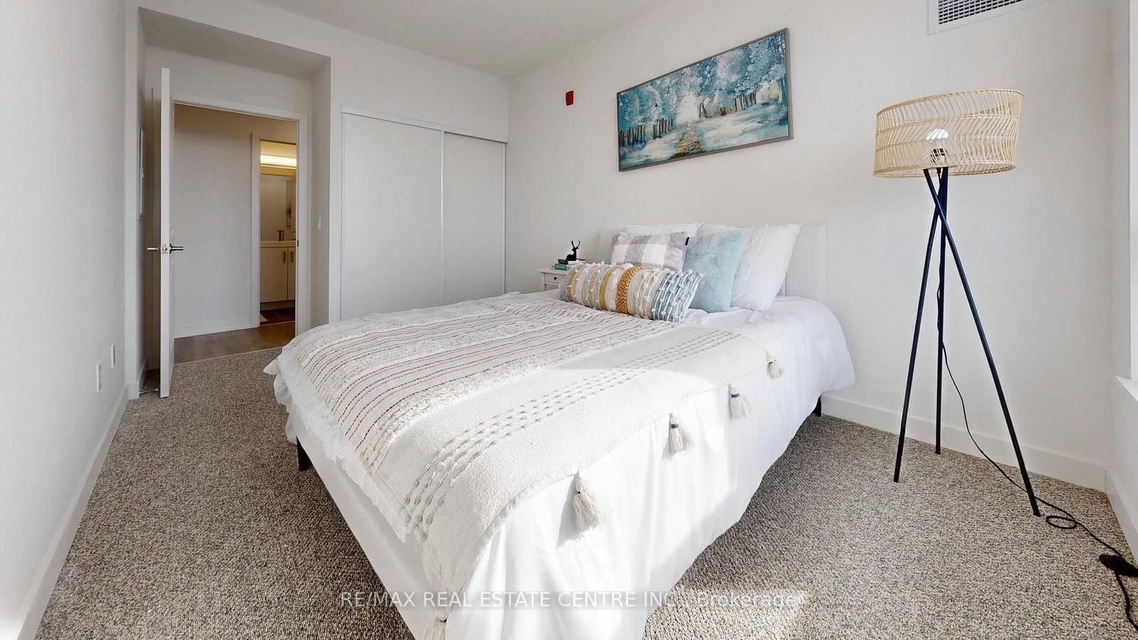 1010 Dundas Street E, Unit PH12 thumbnail 32