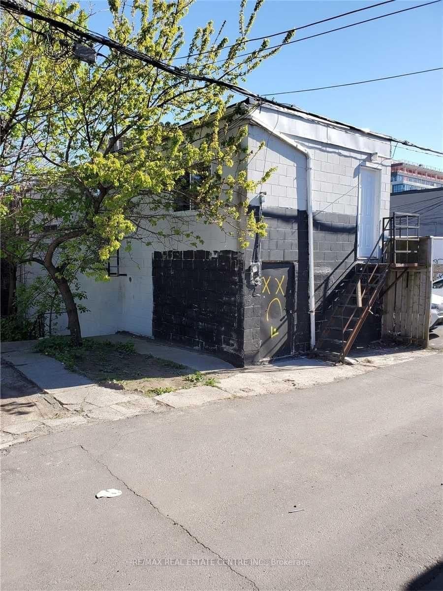1236 Danforth Avenue thumbnail 2