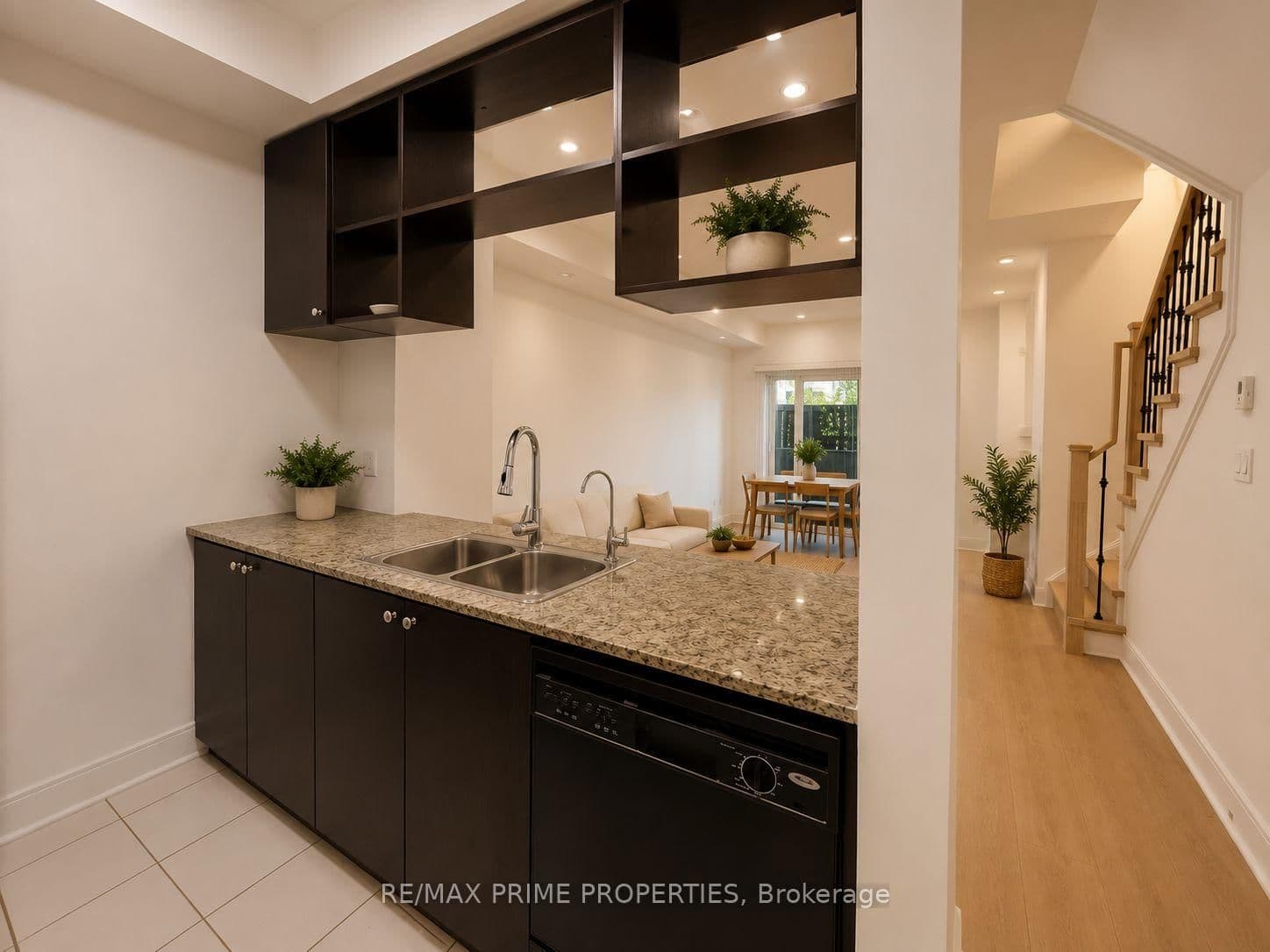 315 Village Green Square, Unit Th69 thumbnail 4