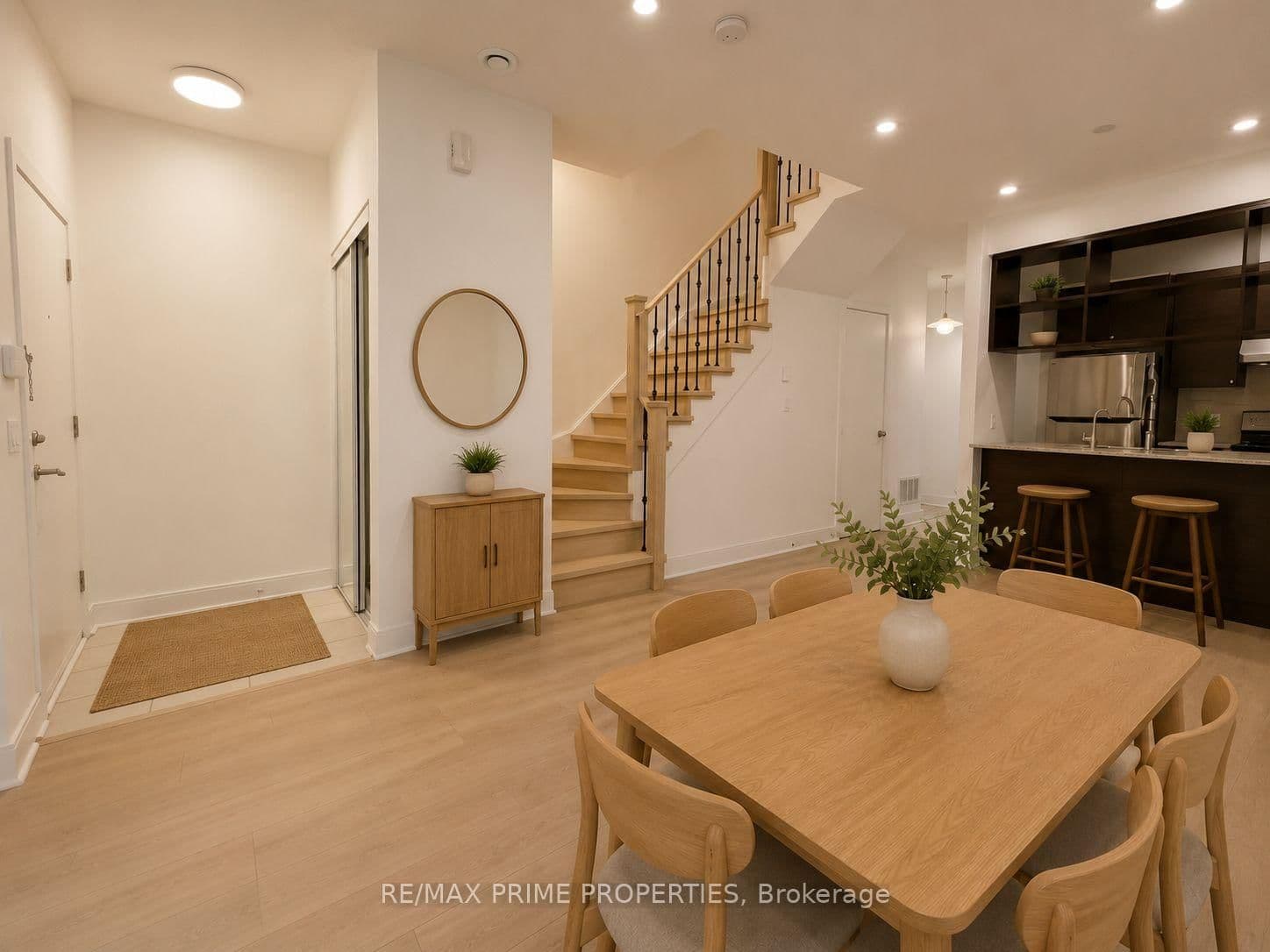 315 Village Green Square, Unit Th69 thumbnail 6