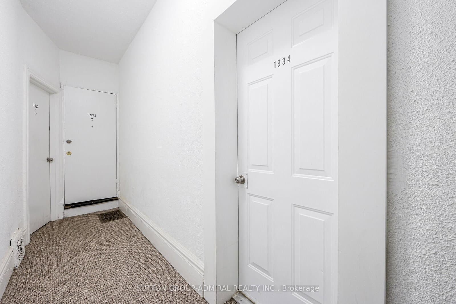 1934 Queen Street E, Unit Upper thumbnail 2