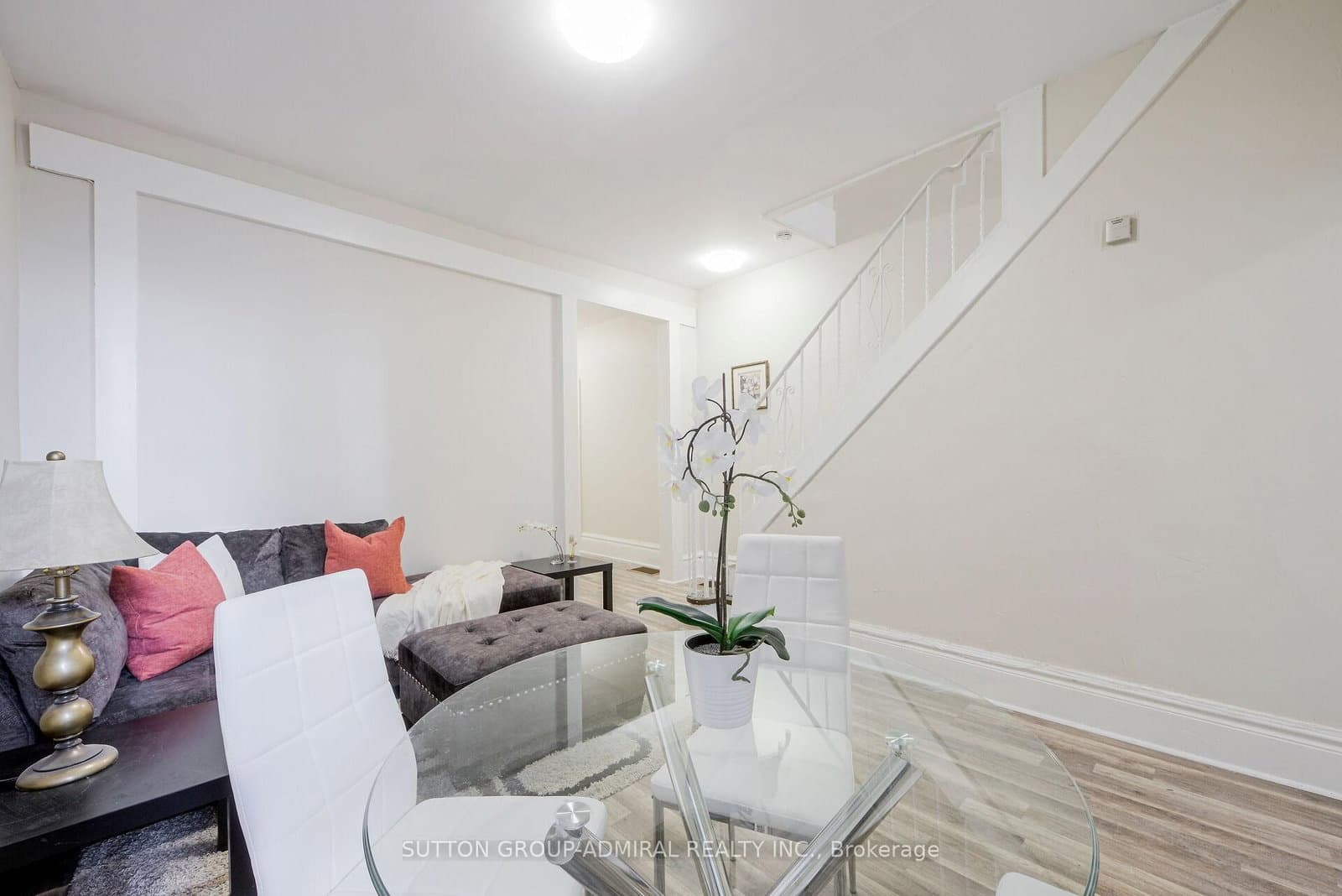 1934 Queen Street E, Unit Upper thumbnail 5