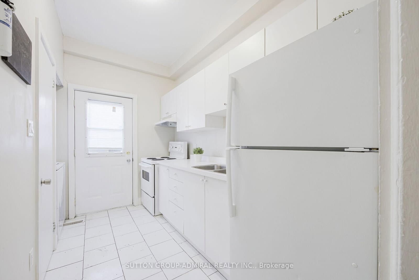 1934 Queen Street E, Unit Upper thumbnail 6