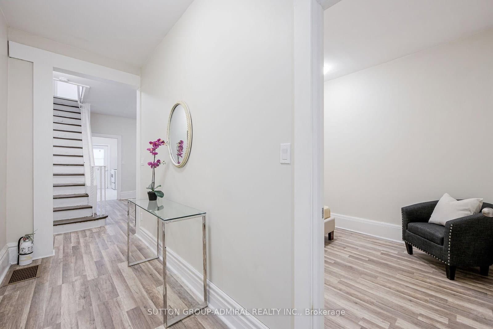 1934 Queen Street E, Unit Upper thumbnail 9