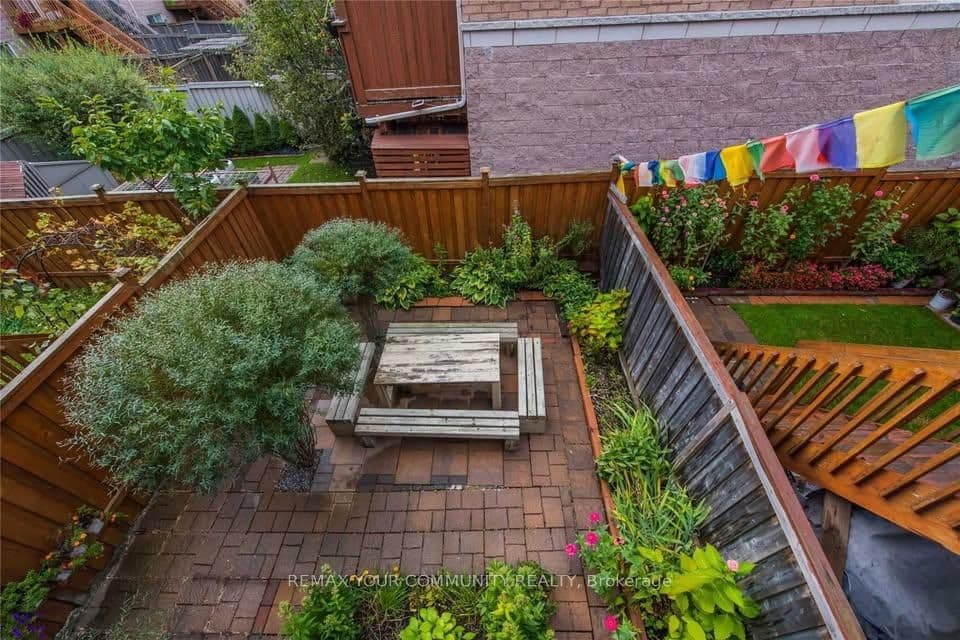 98 John Bell Crescent thumbnail 3