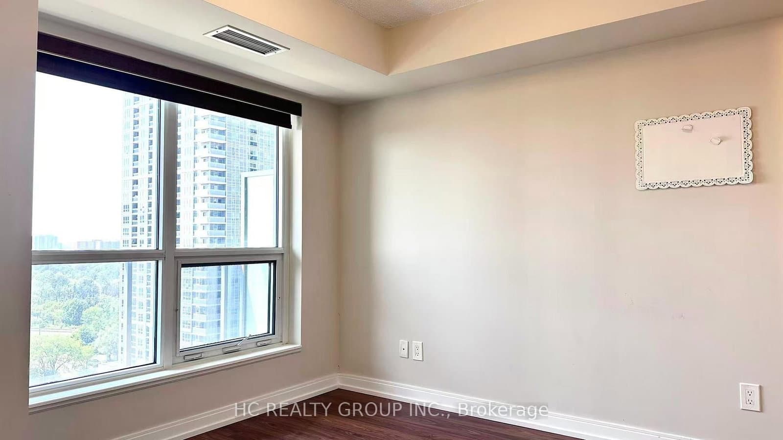 181 Village Green Square, Unit 1415 thumbnail 11