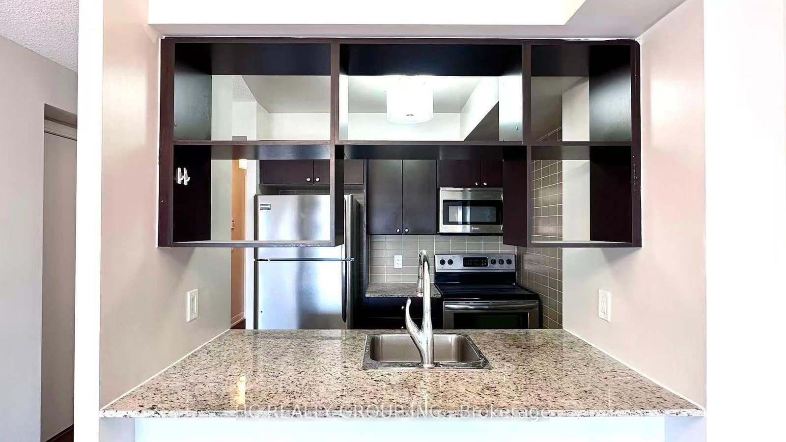 181 Village Green Square, Unit 1415 thumbnail 4