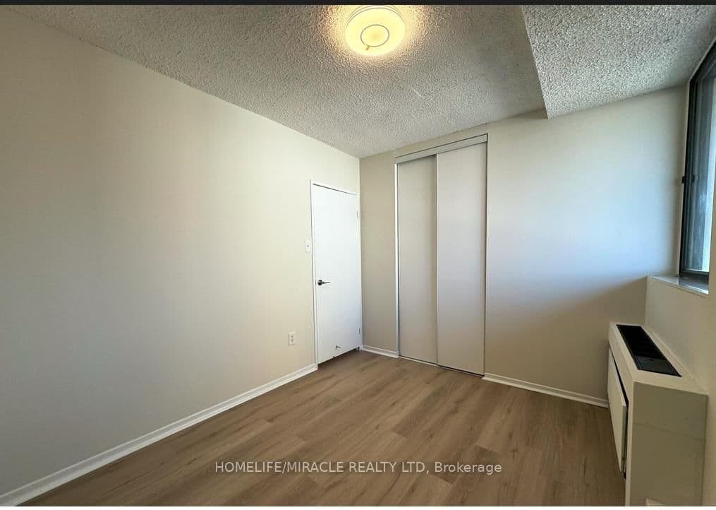 665 Kennedy Road, Unit 303 thumbnail 17