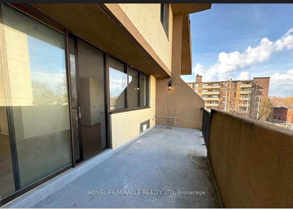665 Kennedy Road, Unit 303 thumbnail 25