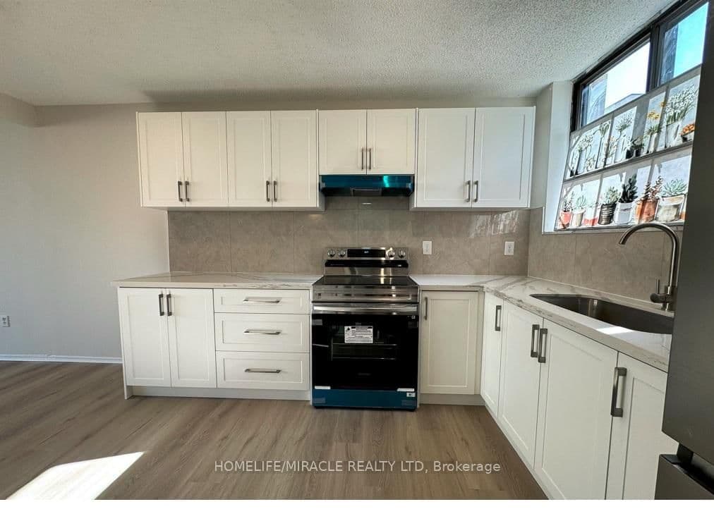 665 Kennedy Road, Unit 303 thumbnail 3
