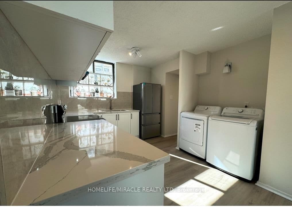 665 Kennedy Road, Unit 303 thumbnail 4