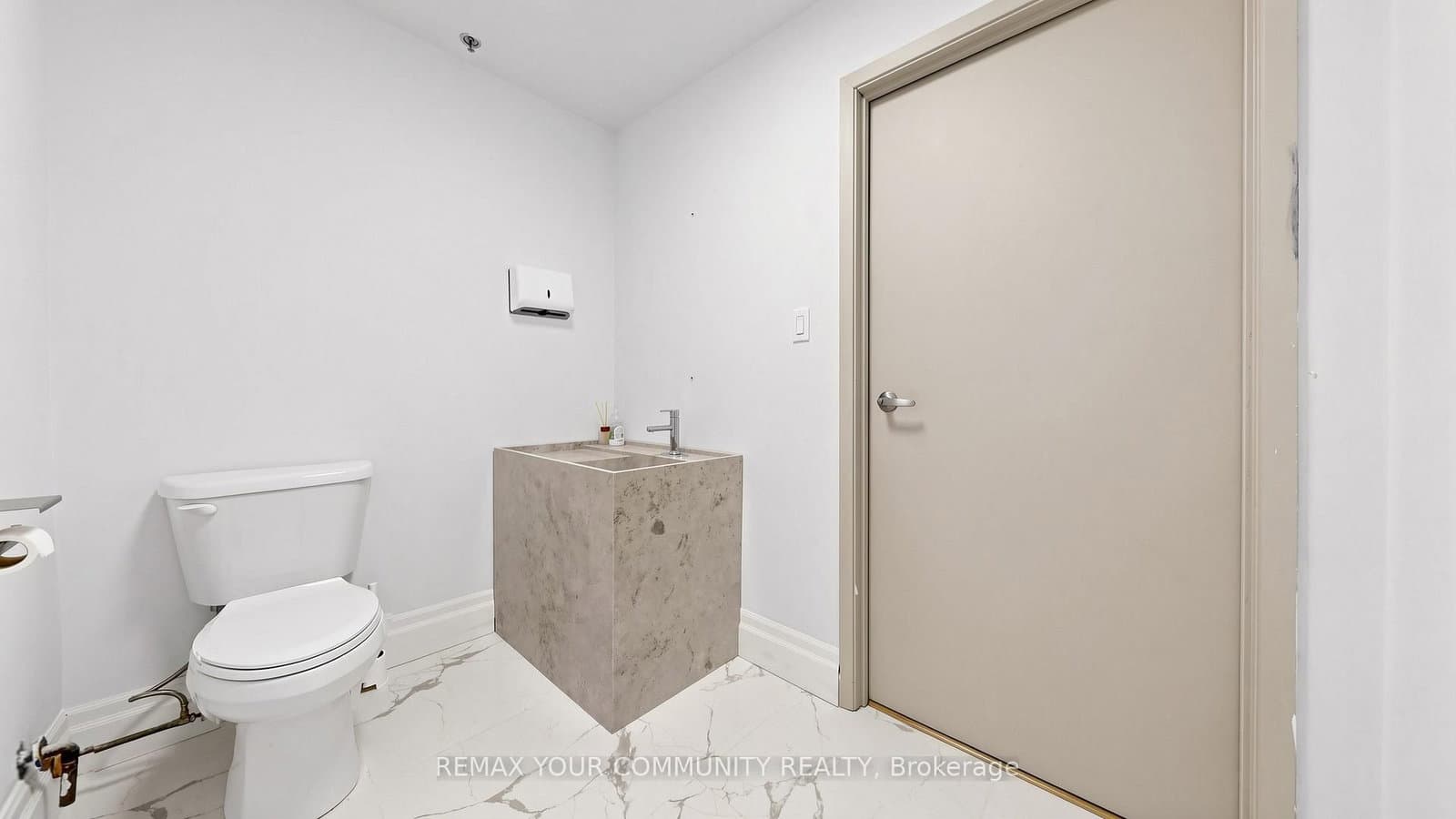 668 Silver Star Boulevard, Unit #210 thumbnail 20