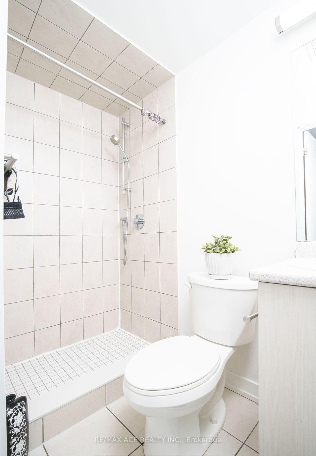 3686 St Clair Avenue E, Unit 105 thumbnail 7