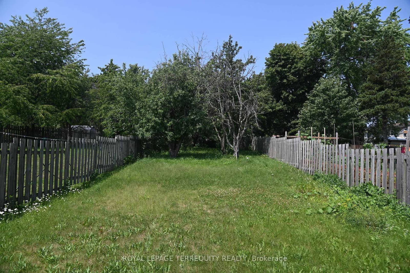 22 White Heather Boulevard thumbnail 3