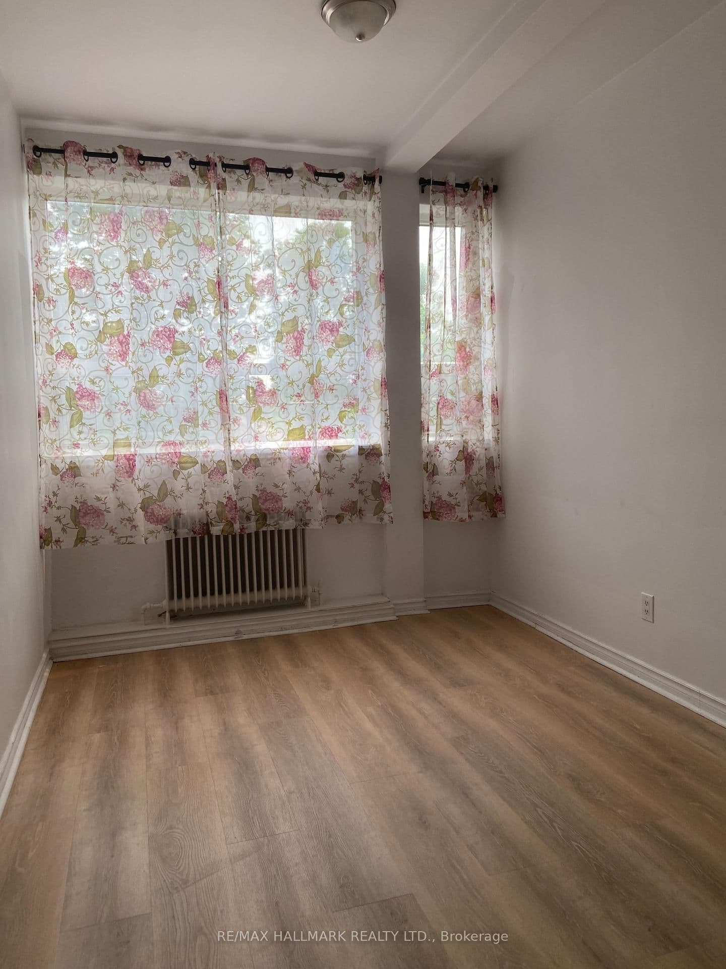 2881 Lawrence Avenue E, Unit 3 thumbnail 4