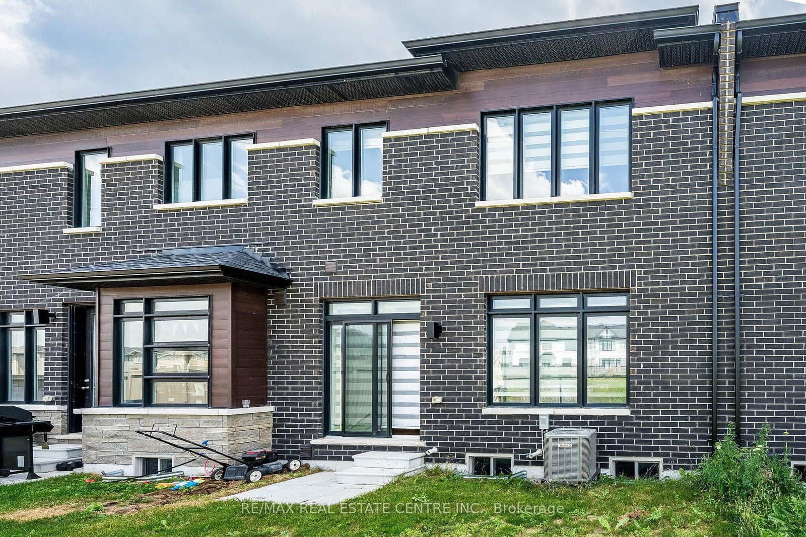 1062 Skyridge Boulevard thumbnail 16