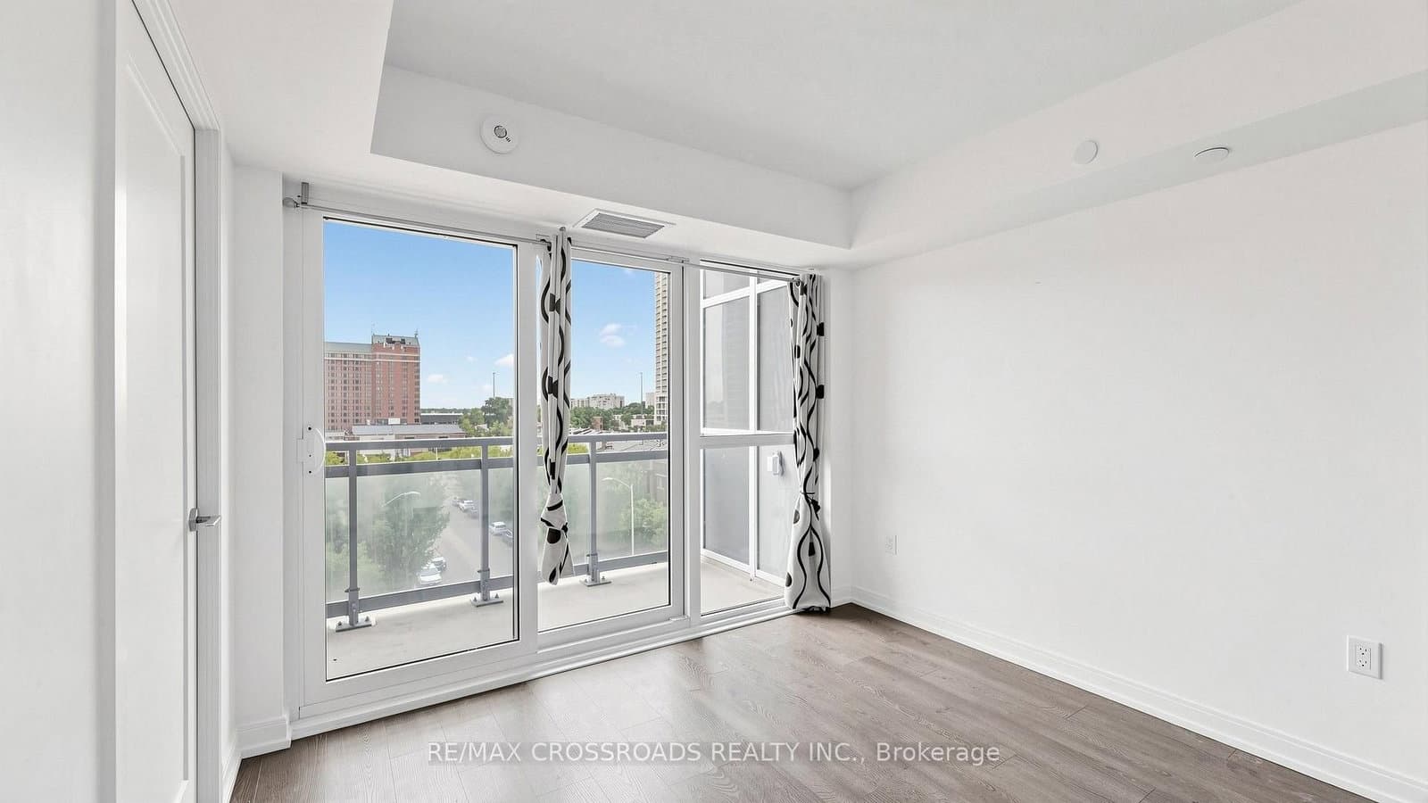 275 Village Green Square, Unit 525 thumbnail 10