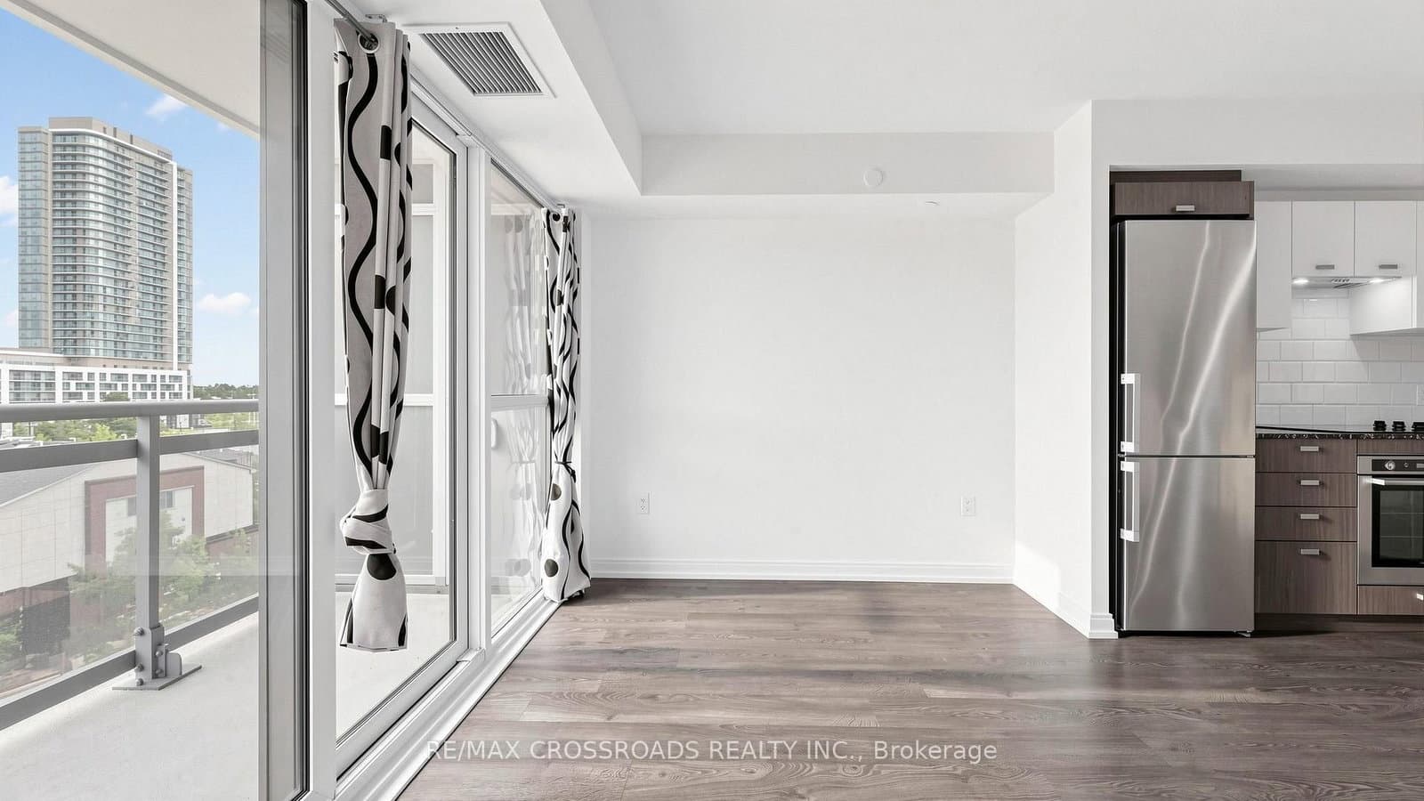 275 Village Green Square, Unit 525 thumbnail 11