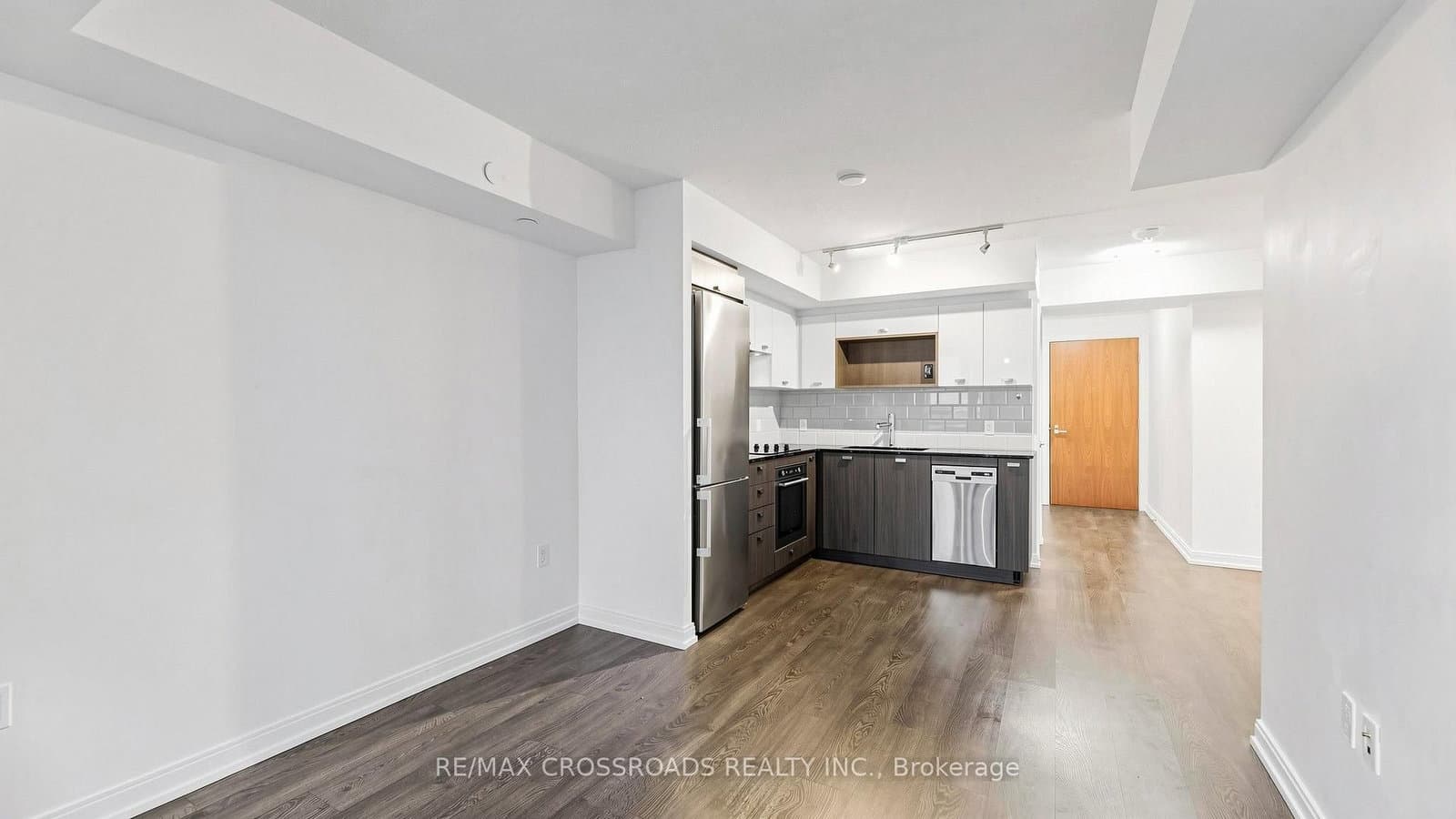 275 Village Green Square, Unit 525 thumbnail 12