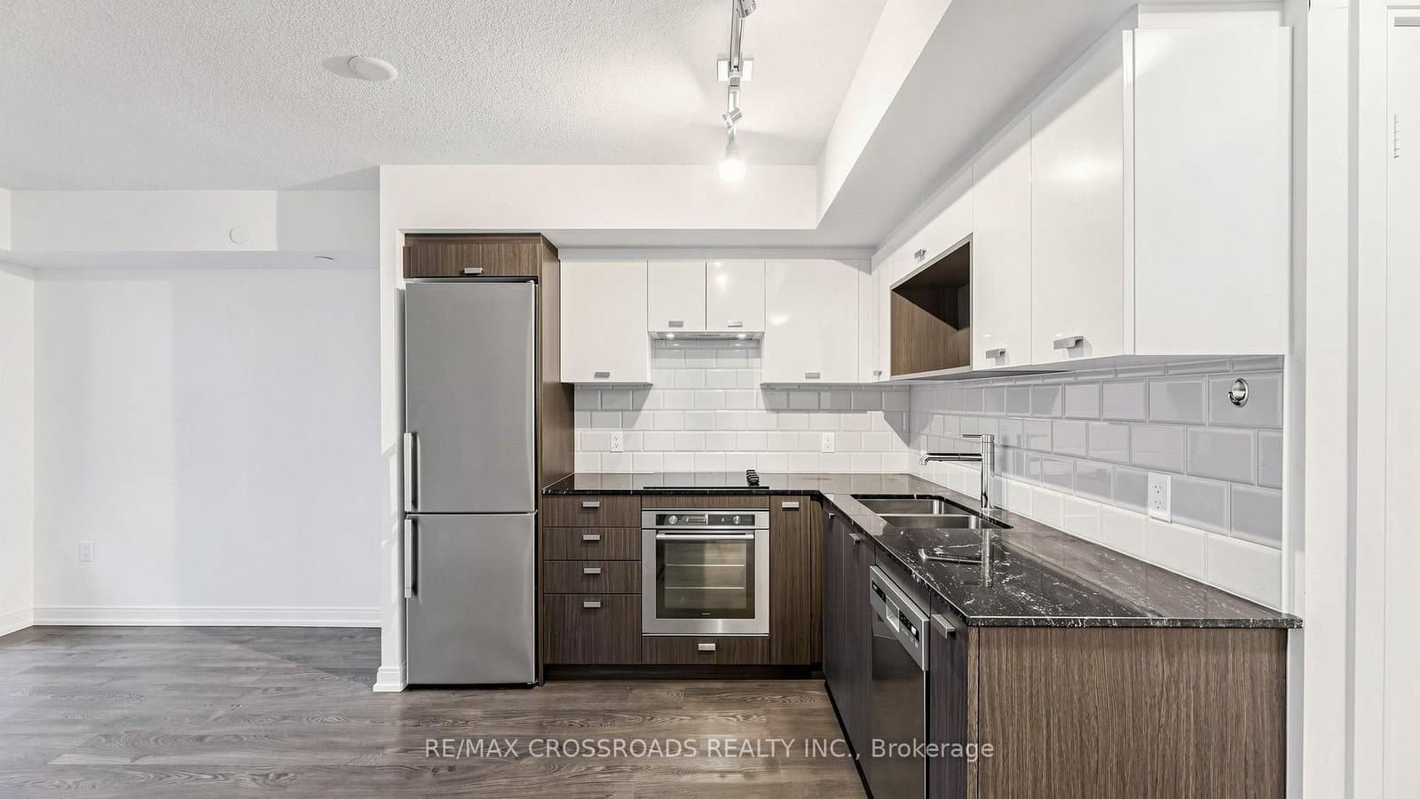 275 Village Green Square, Unit 525 thumbnail 14