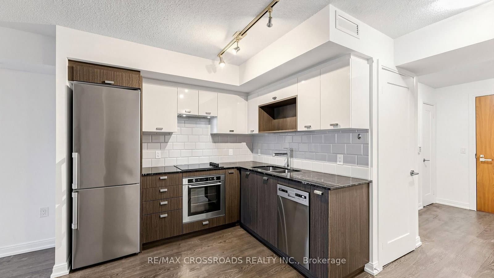 275 Village Green Square, Unit 525 thumbnail 15