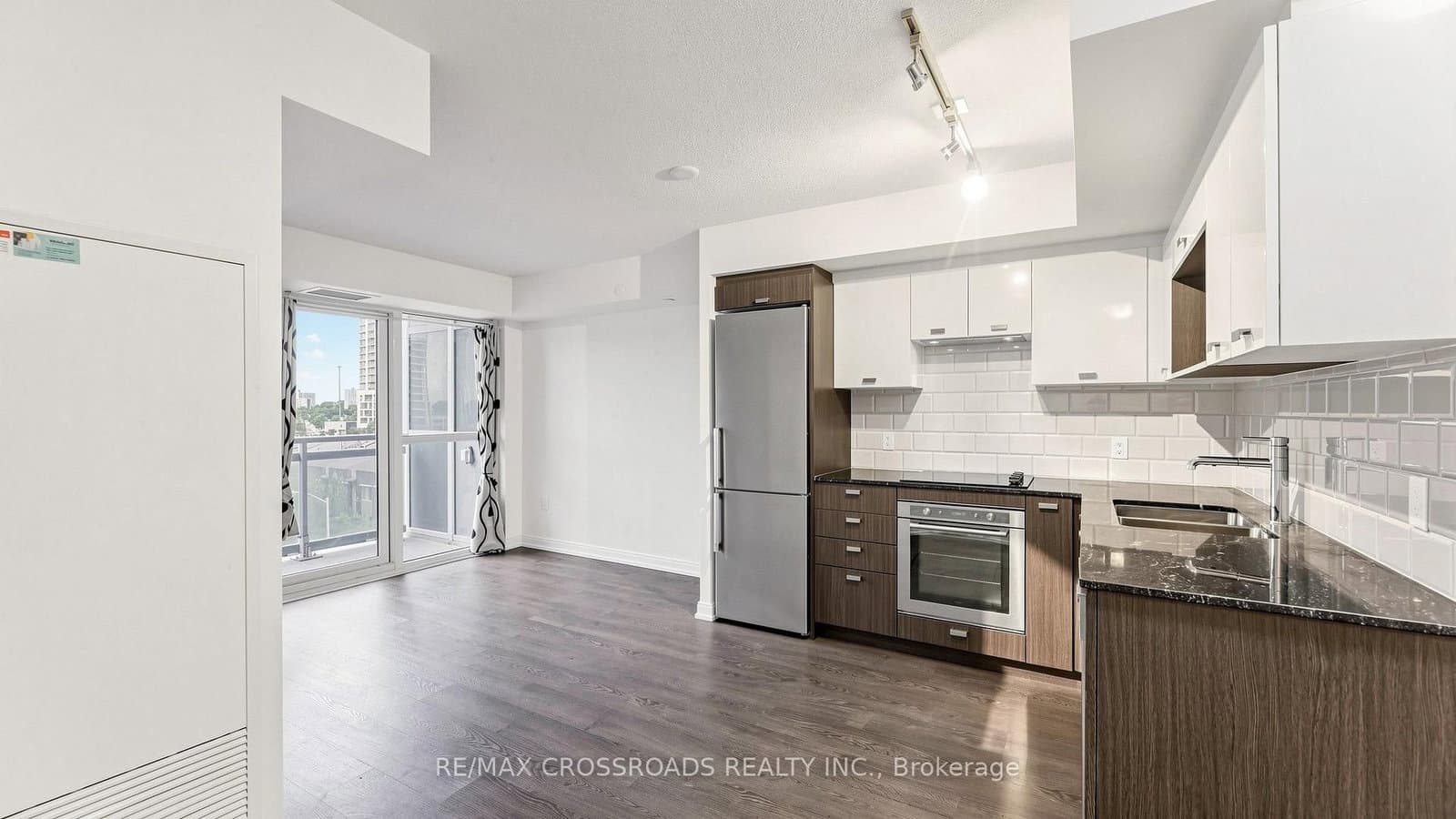 275 Village Green Square, Unit 525 thumbnail 17