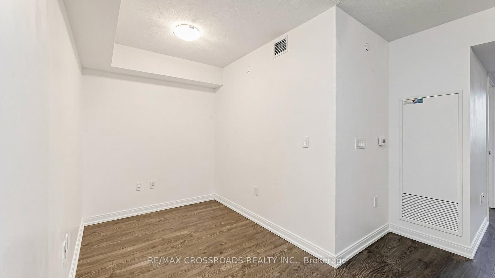 275 Village Green Square, Unit 525 thumbnail 19