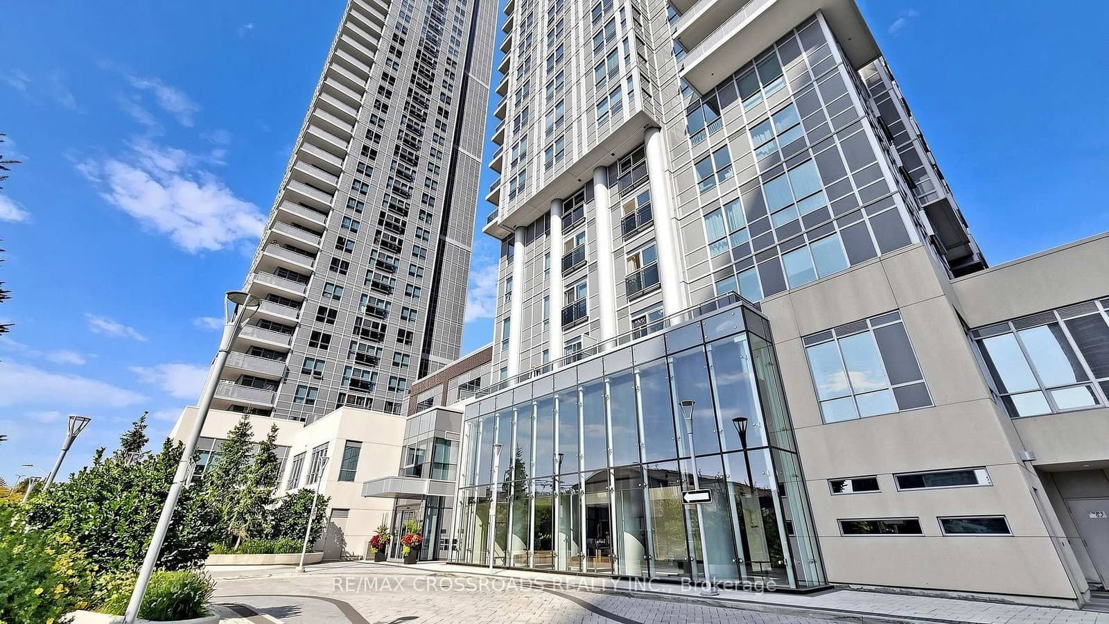 275 Village Green Square, Unit 525 thumbnail 2