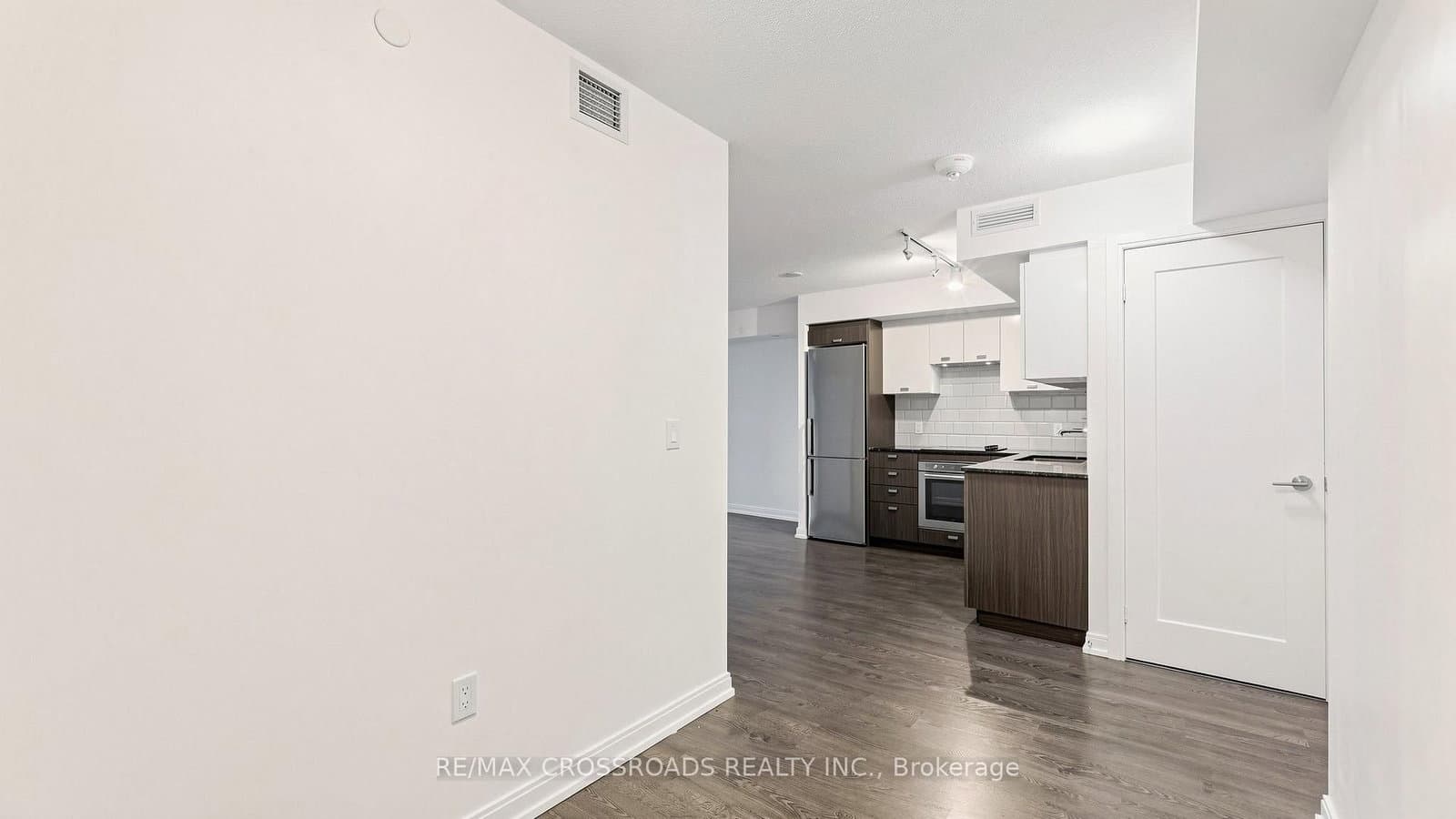 275 Village Green Square, Unit 525 thumbnail 20