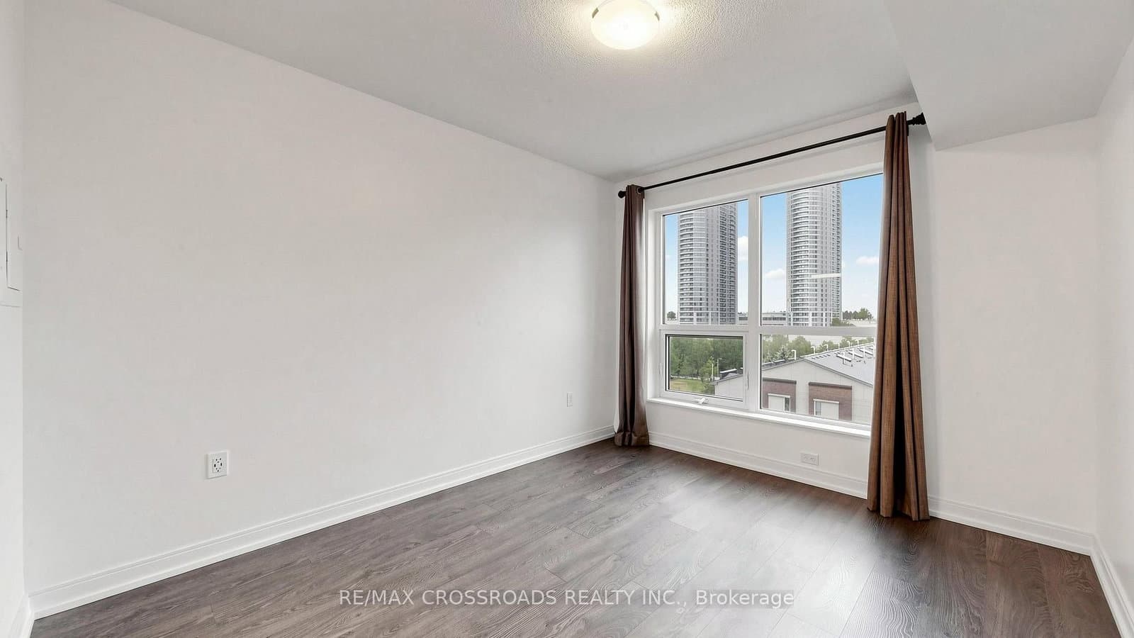 275 Village Green Square, Unit 525 thumbnail 23