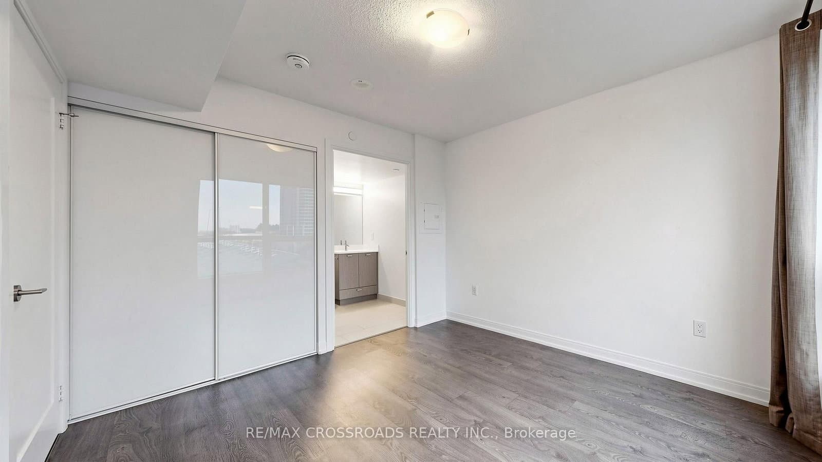 275 Village Green Square, Unit 525 thumbnail 24