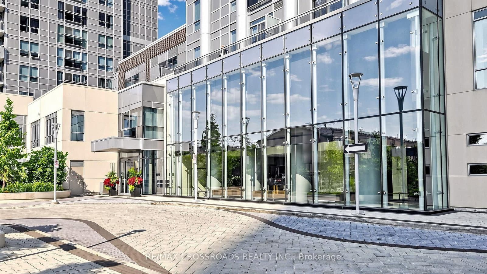 275 Village Green Square, Unit 525 thumbnail 3