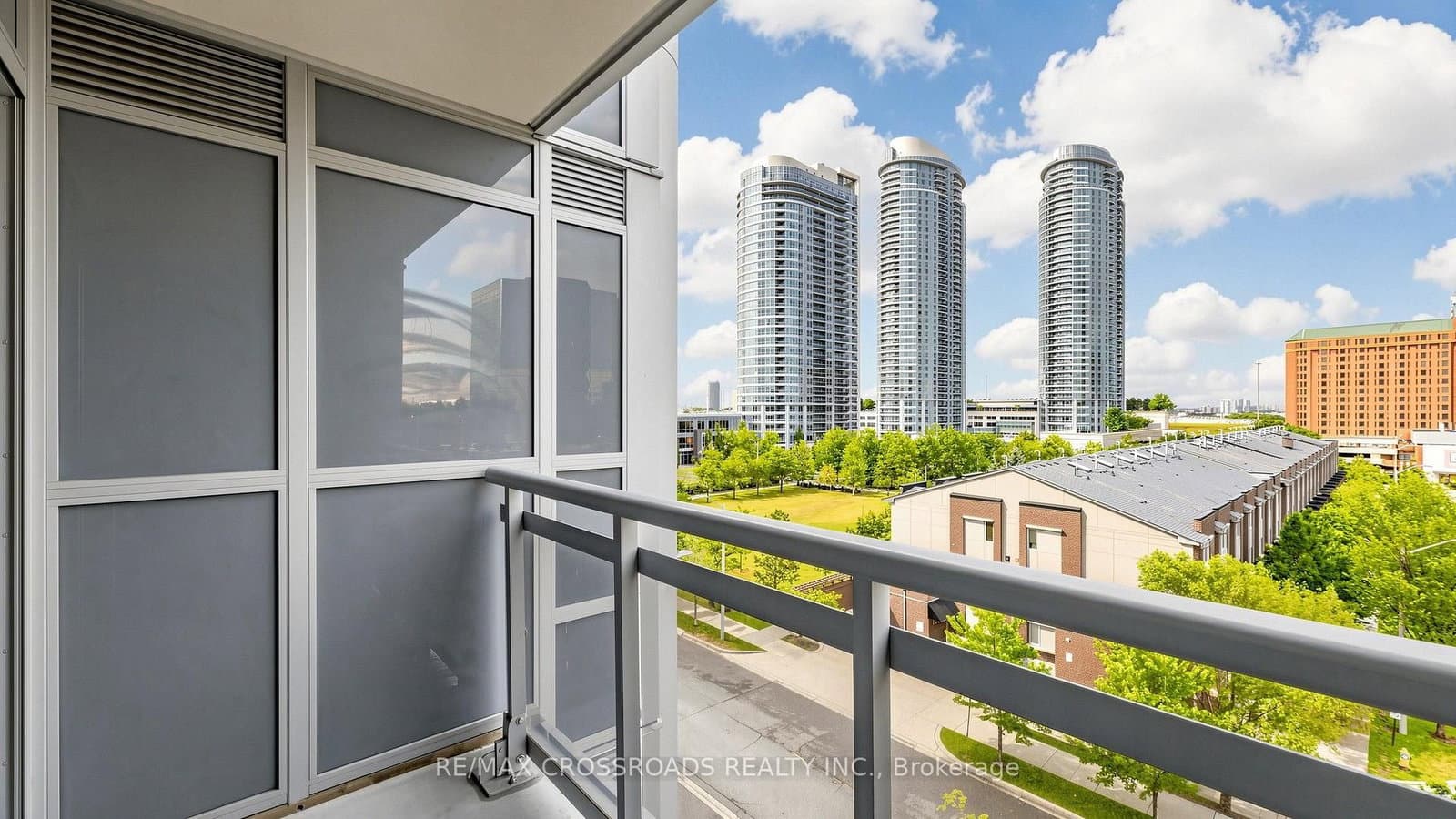 275 Village Green Square, Unit 525 thumbnail 32