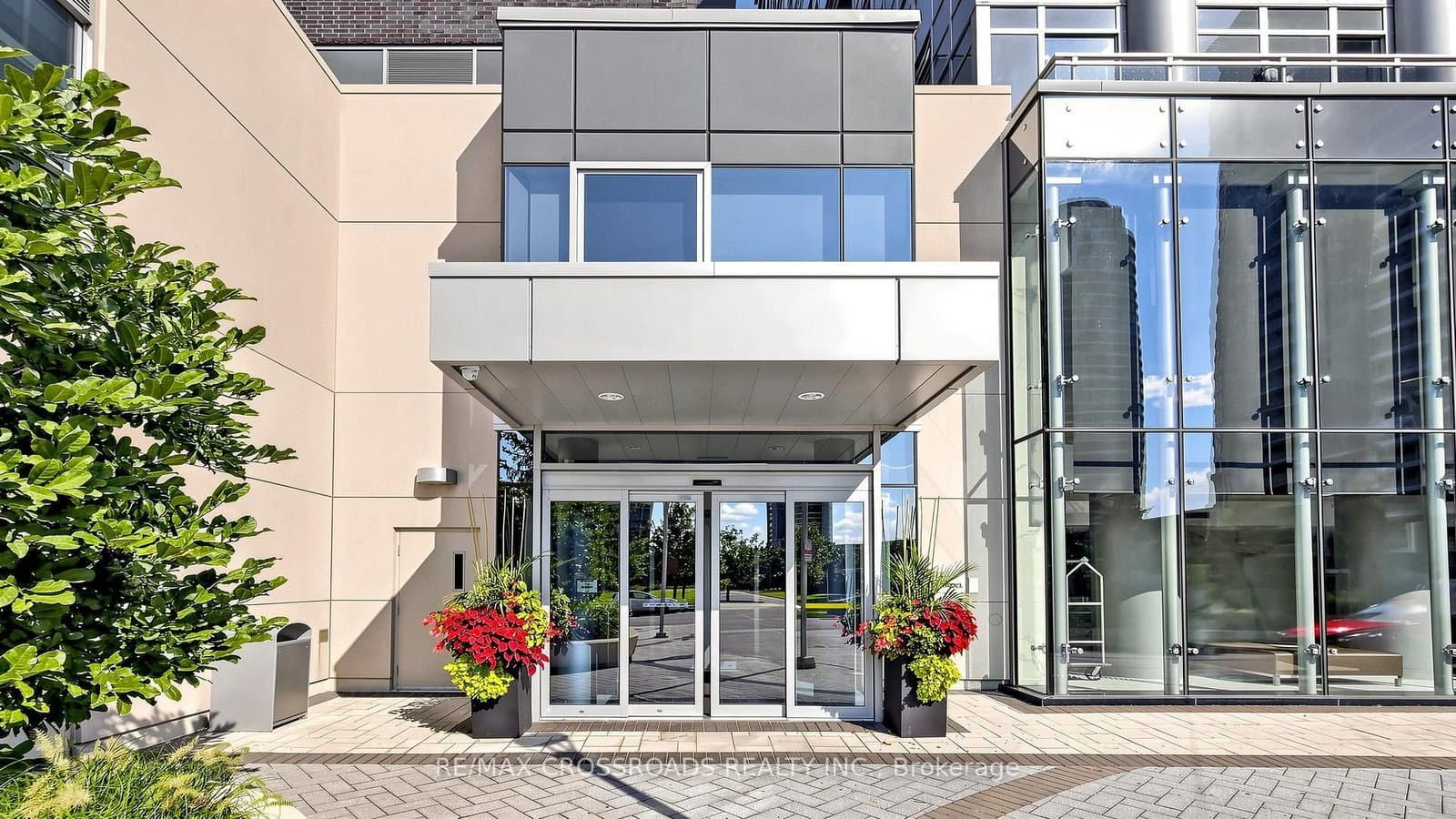 275 Village Green Square, Unit 525 thumbnail 4