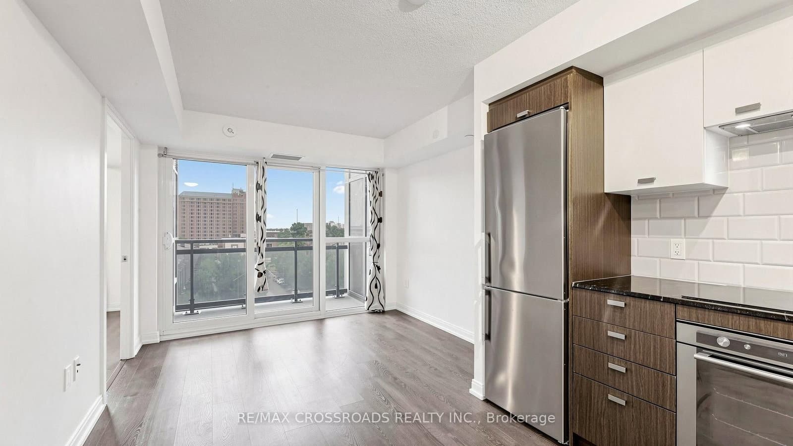 275 Village Green Square, Unit 525 thumbnail 8