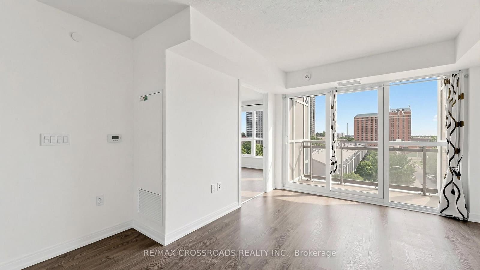 275 Village Green Square, Unit 525 thumbnail 9