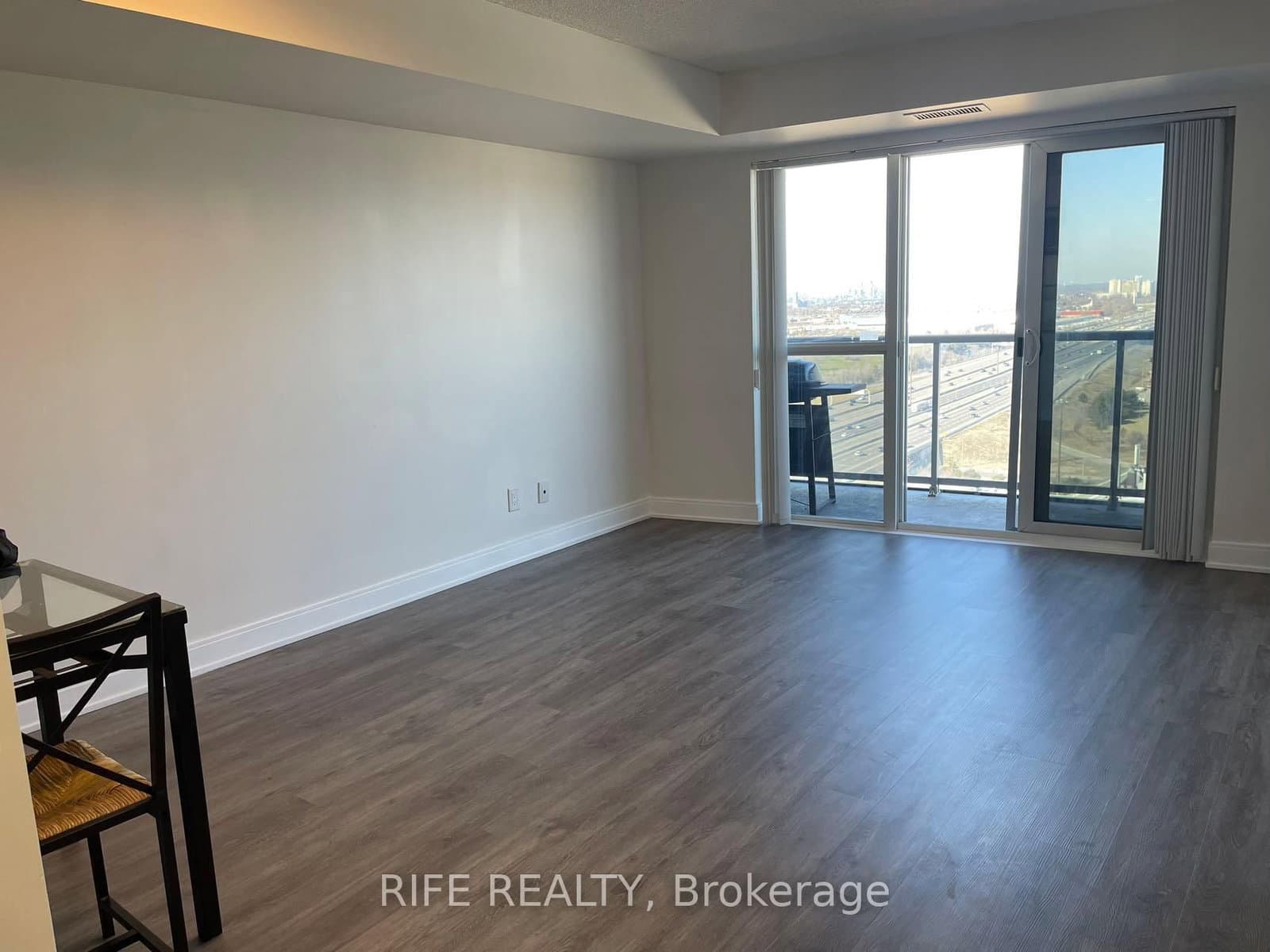 125 Village Green Square, Unit 2406 thumbnail 2