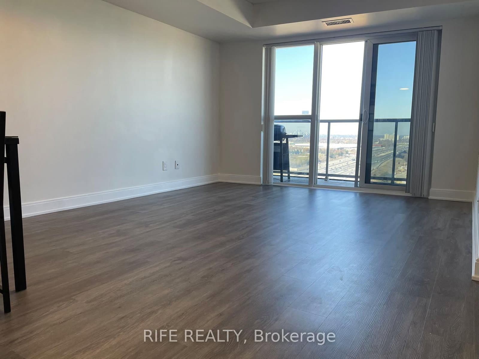 125 Village Green Square, Unit 2406 thumbnail 4