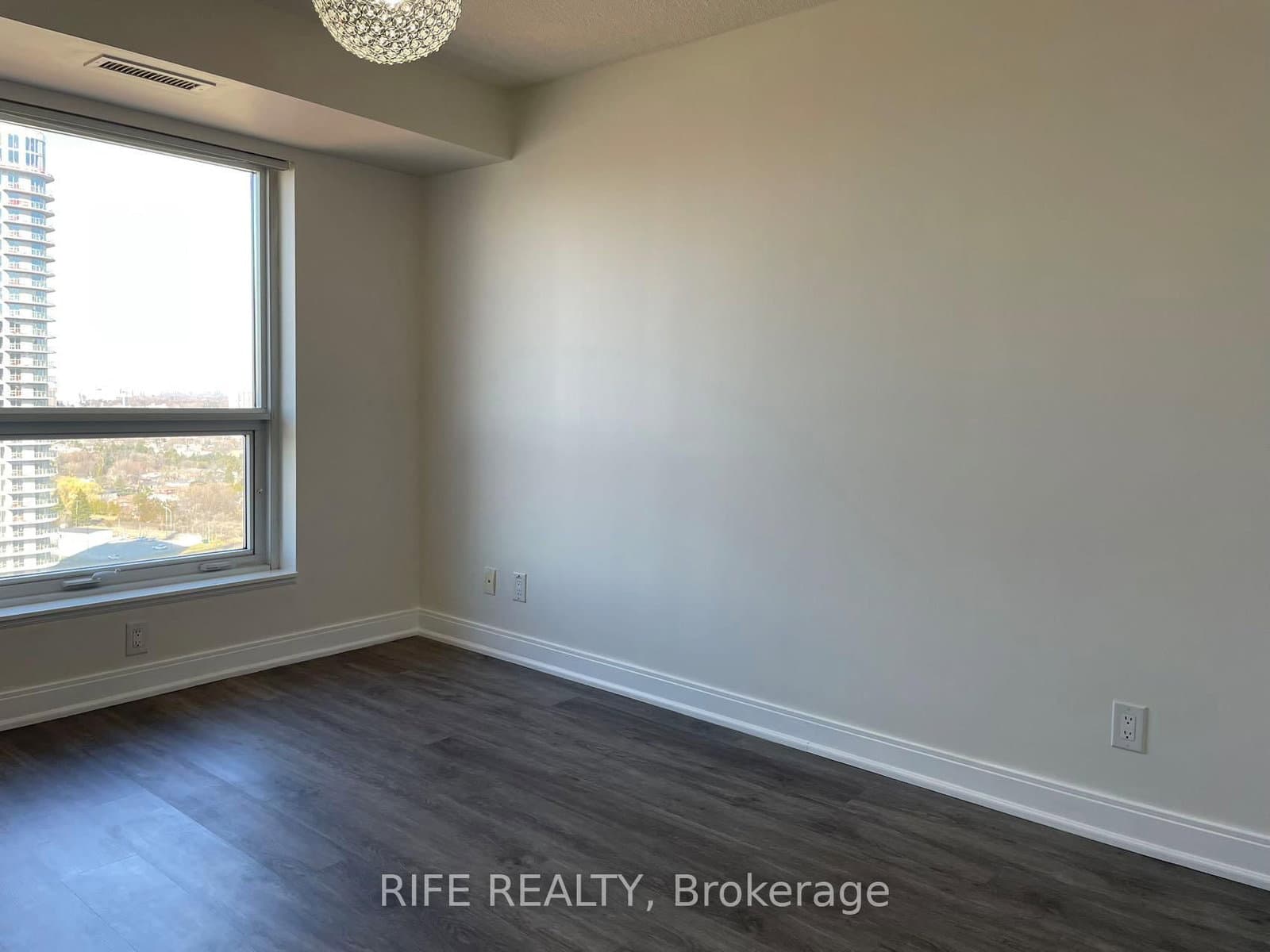 125 Village Green Square, Unit 2406 thumbnail 6