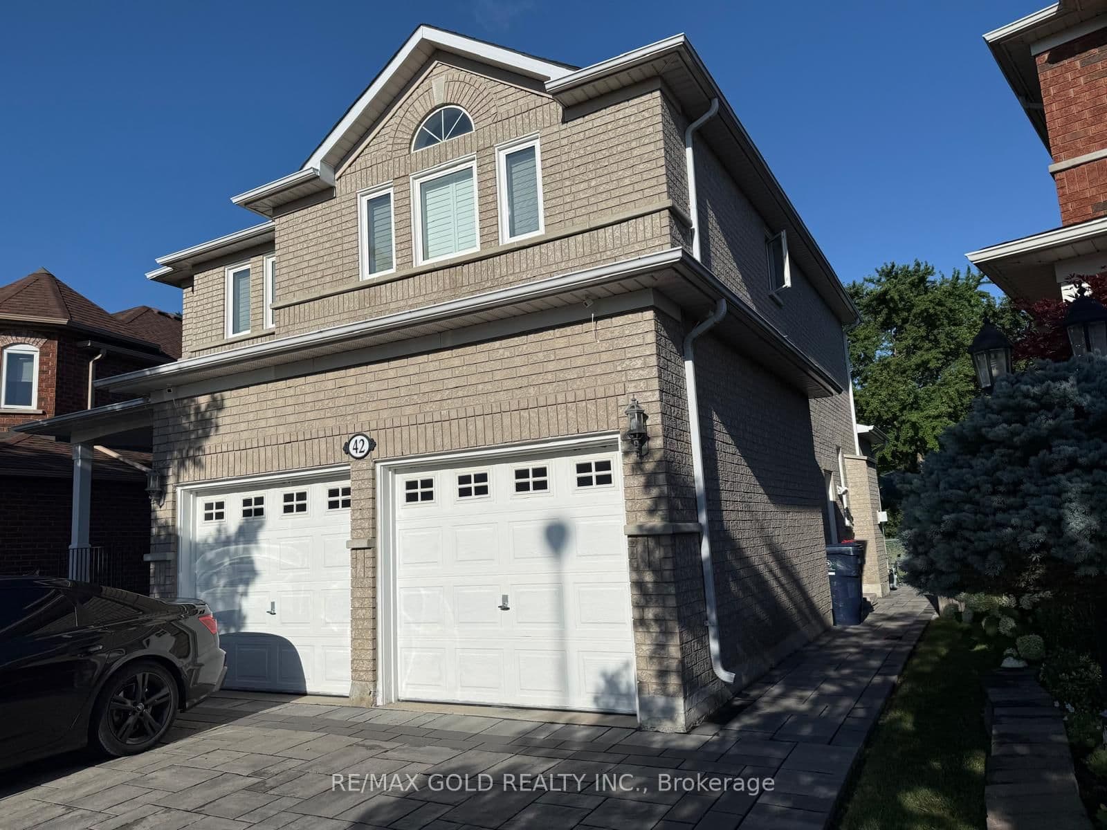 42 Stonebridge Boulevard thumbnail 4