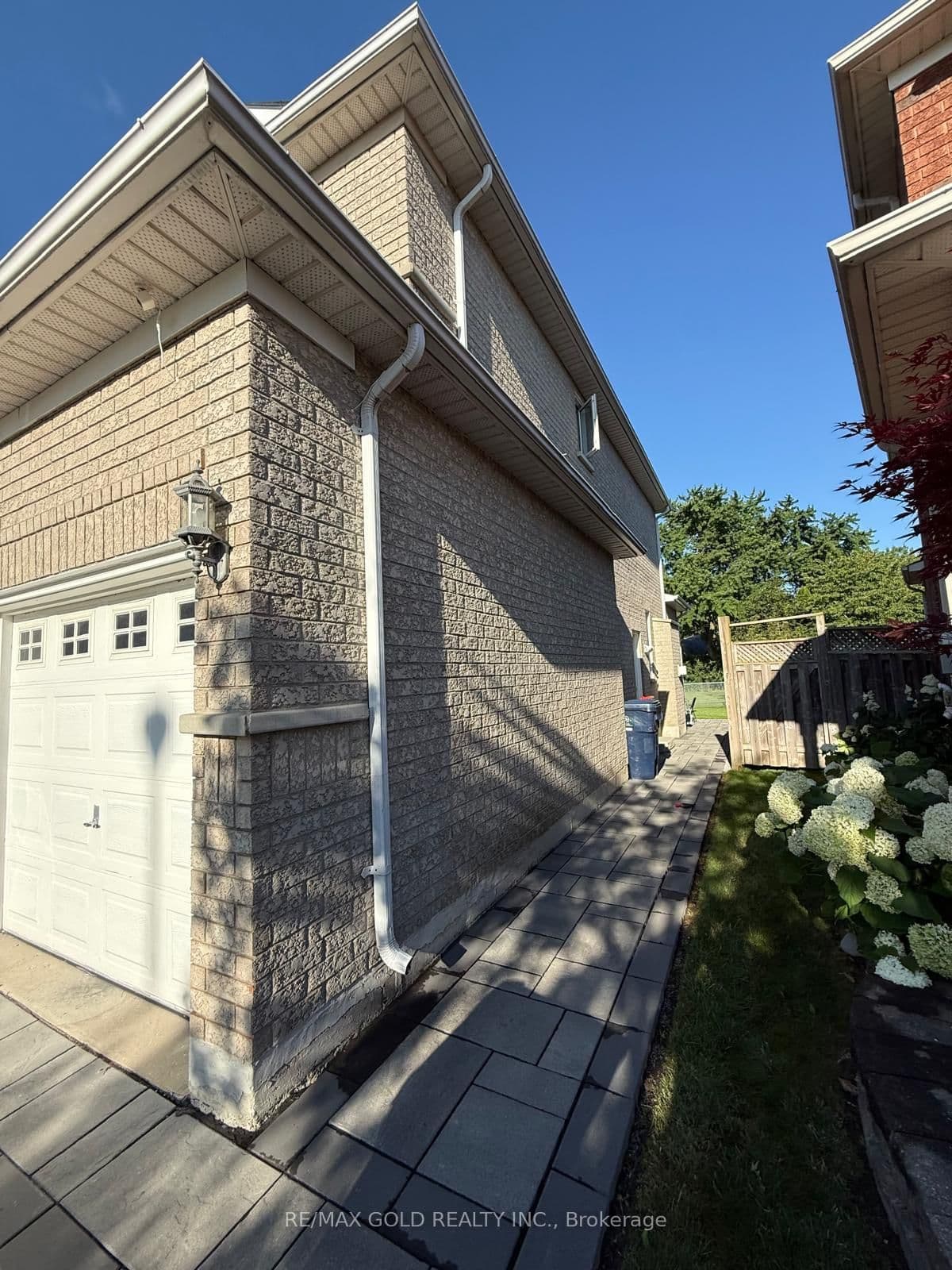 42 Stonebridge Boulevard thumbnail 5