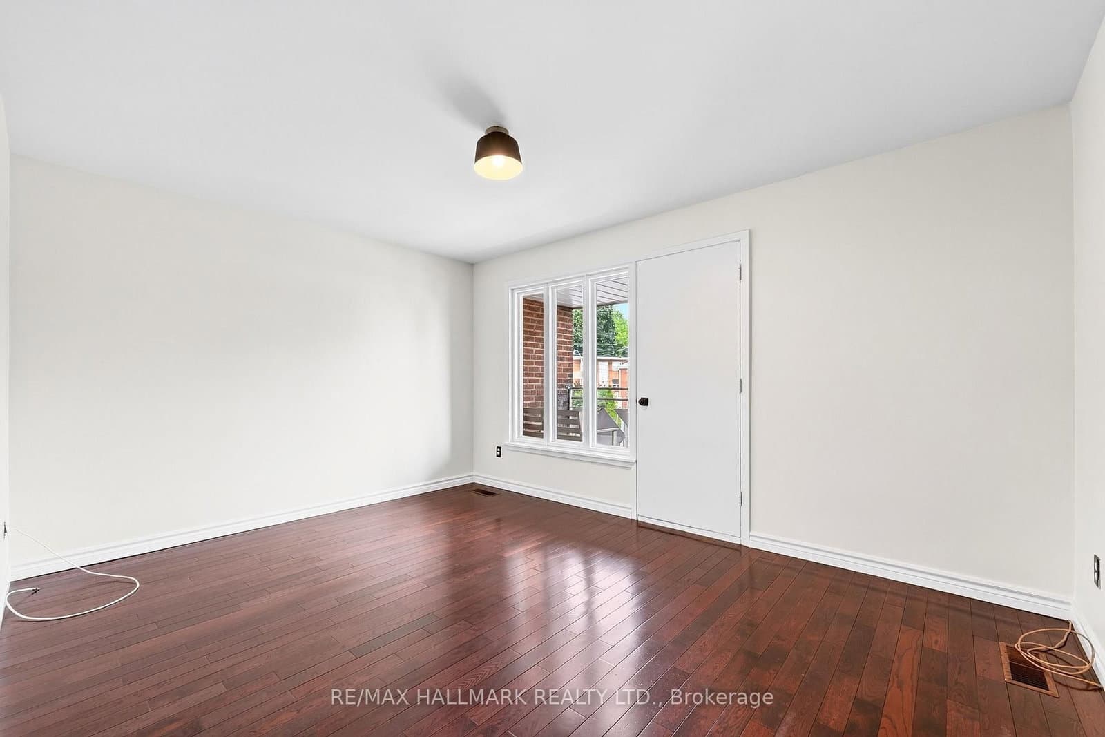 402 Kingston Road, Unit UPPER / 2ND thumbnail 7