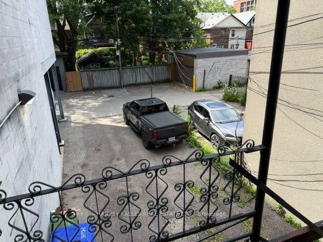 173 Danforth Avenue thumbnail 8