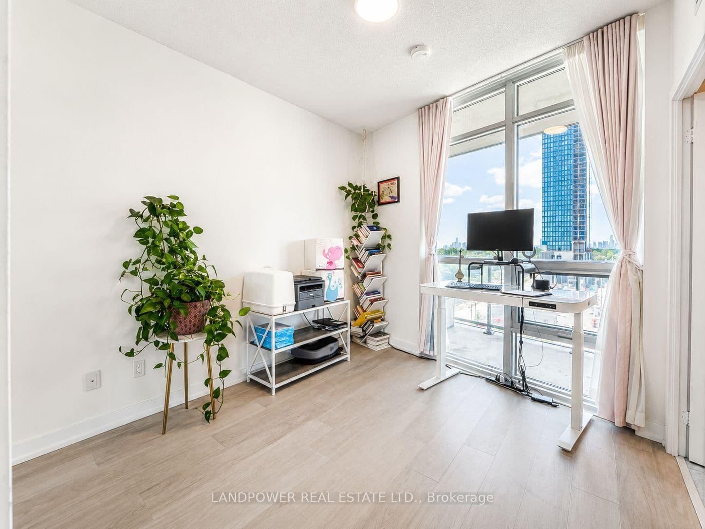 8 Trent Avenue, Unit 824 thumbnail 3