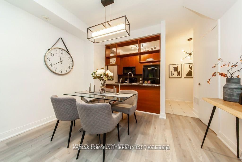 315 Village Green Square Street, Unit TH51 thumbnail 10