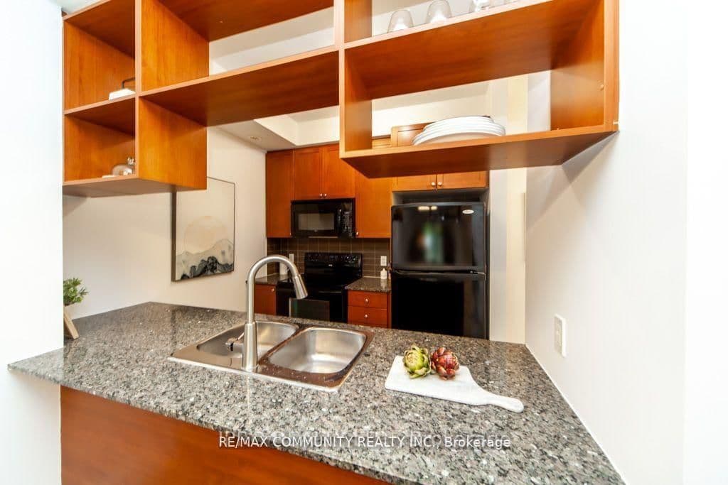 315 Village Green Square Street, Unit TH51 thumbnail 11