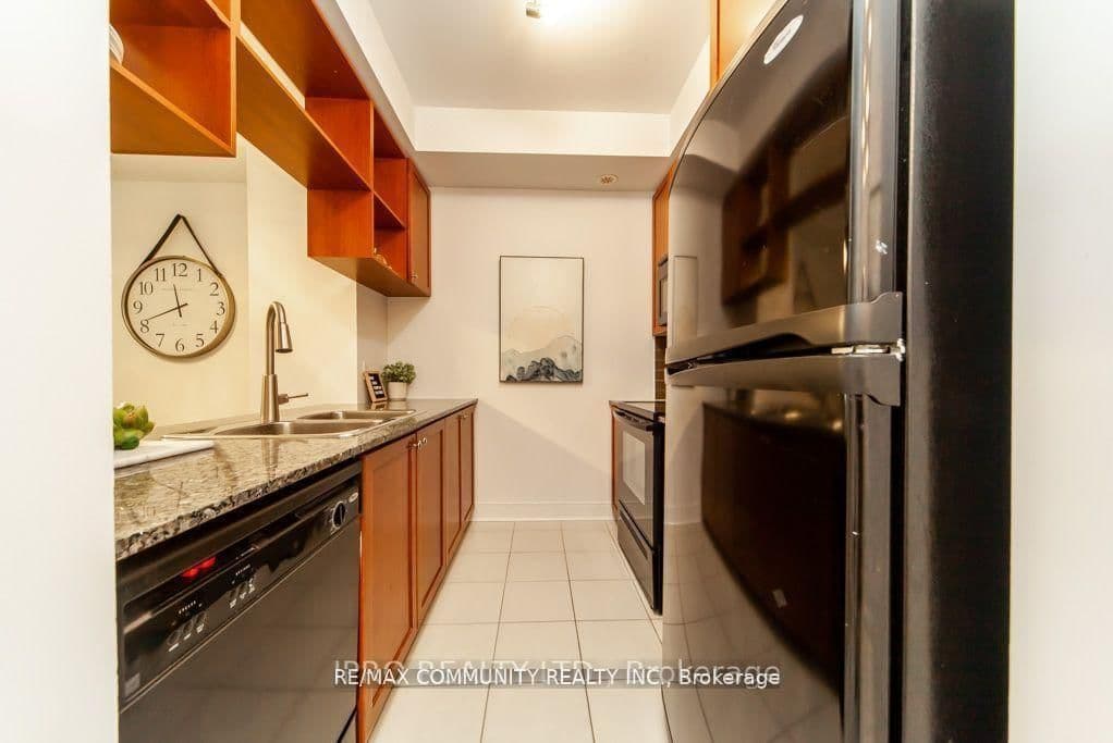 315 Village Green Square Street, Unit TH51 thumbnail 12